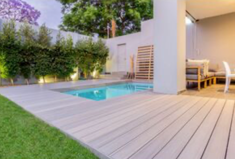 135 x 25mm I-Series Grooved Decking – Caribbean Coral (5.4m)