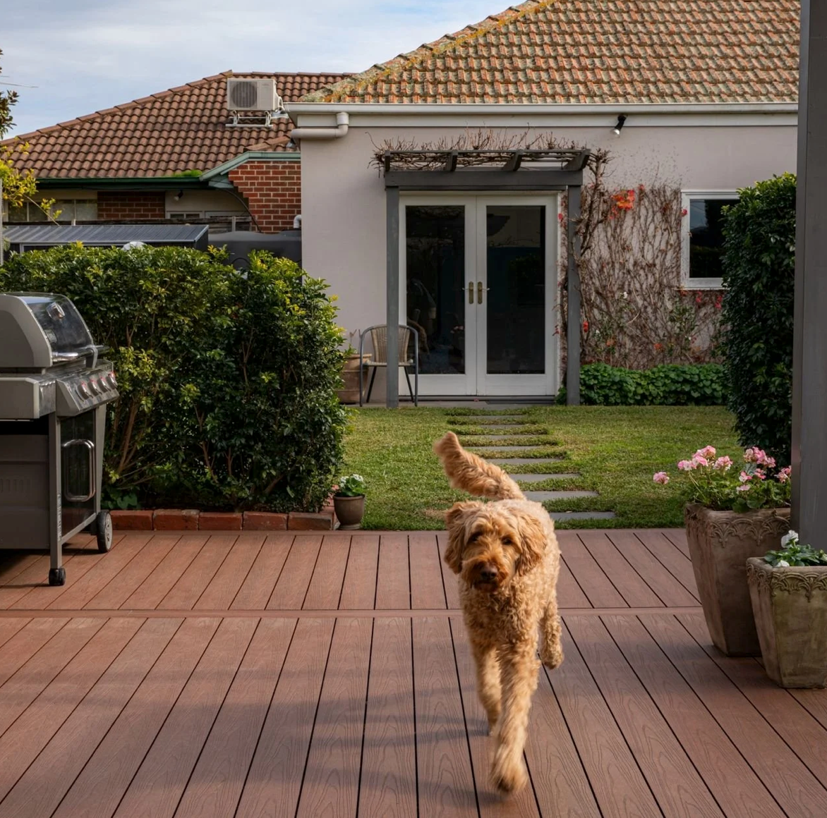 Ekodeck Designer Series 137 x 23mm Riverbank Red / Estate Brown Composite Decking – 5.4m Length